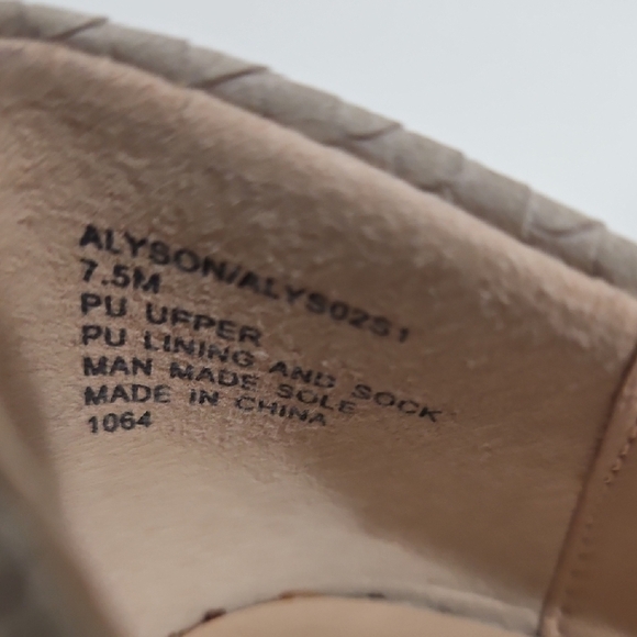 EUC Steve Madden Women's Beige Textured Heels pointed-toe heeled shoe - Picture 4 of 9